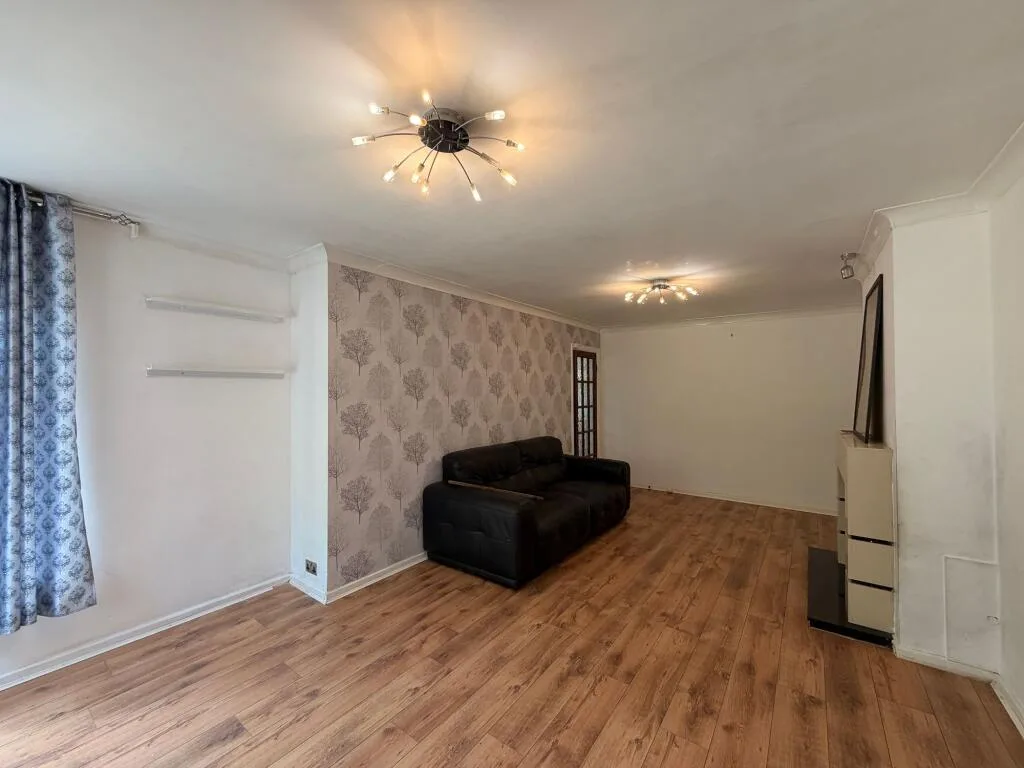 3 bedroom semi-detached house for rent
