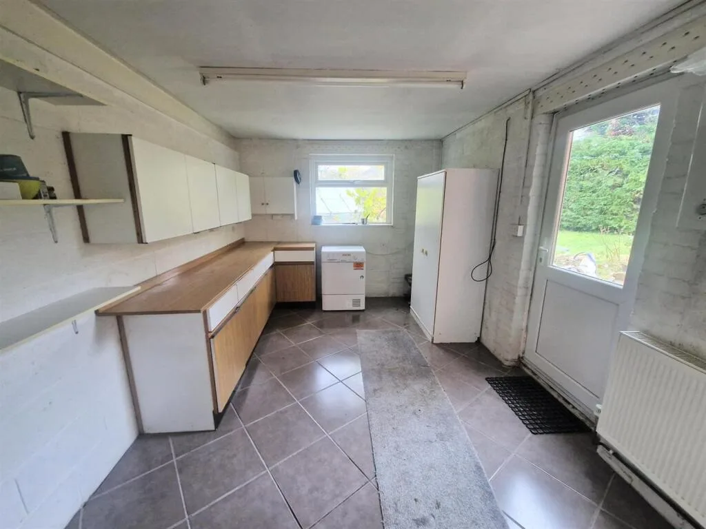3 bedroom semi-detached house for rent