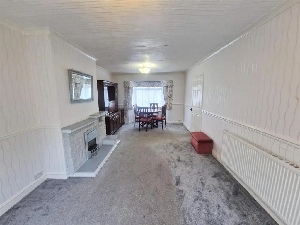 3 bedroom semi-detached house for rent