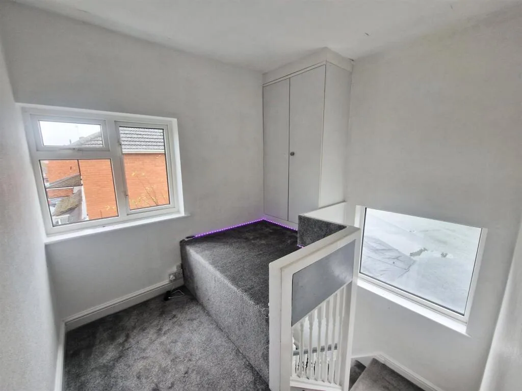 3 bedroom semi-detached house for rent