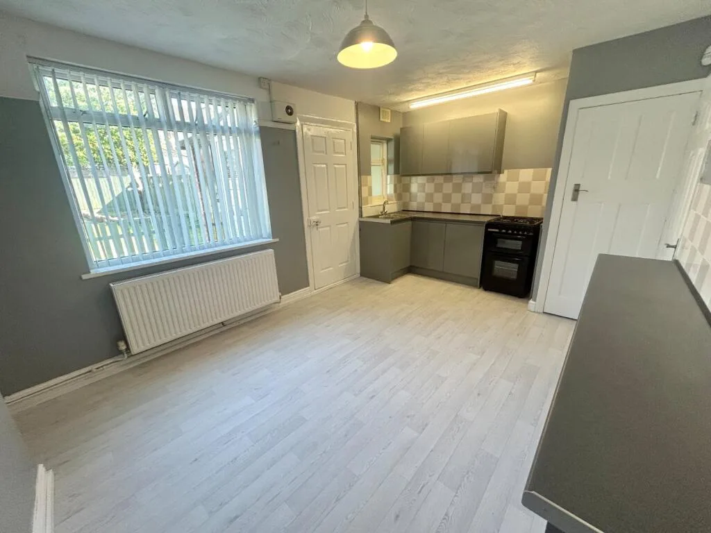 3 bedroom semi-detached house for rent