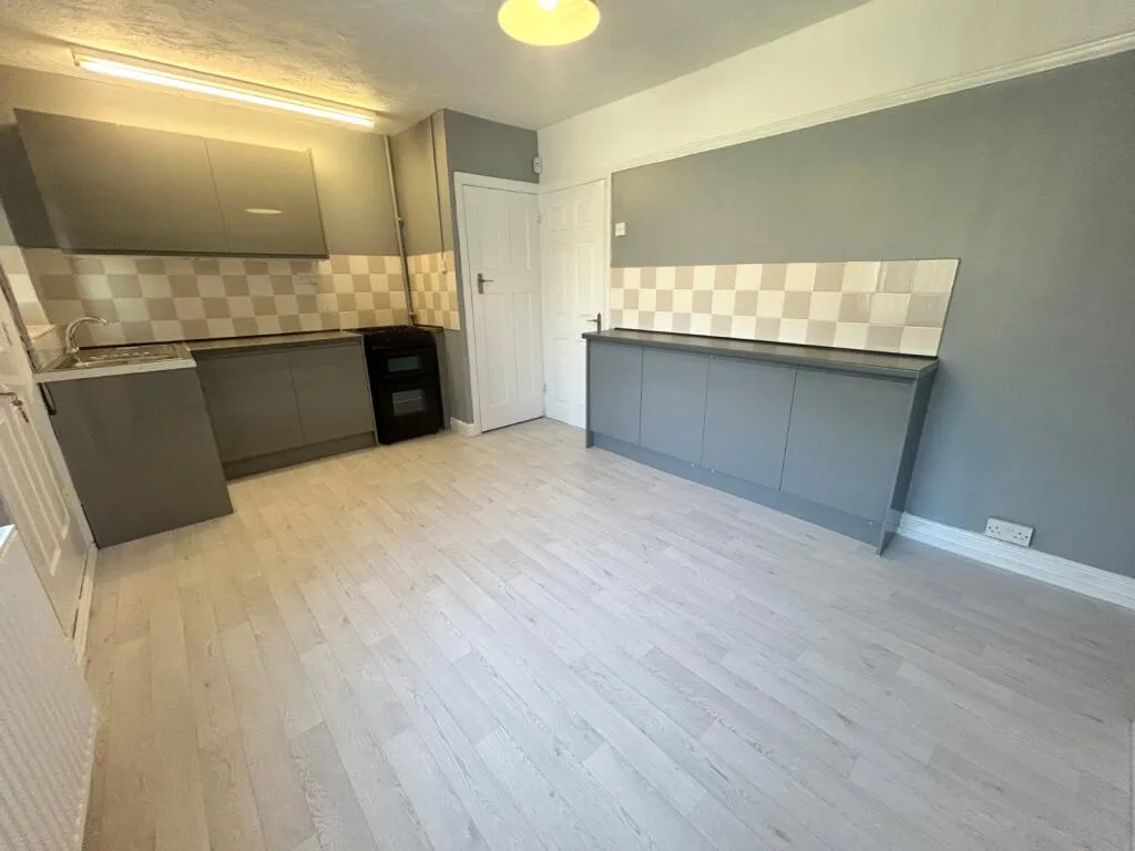 3 bedroom semi-detached house for rent