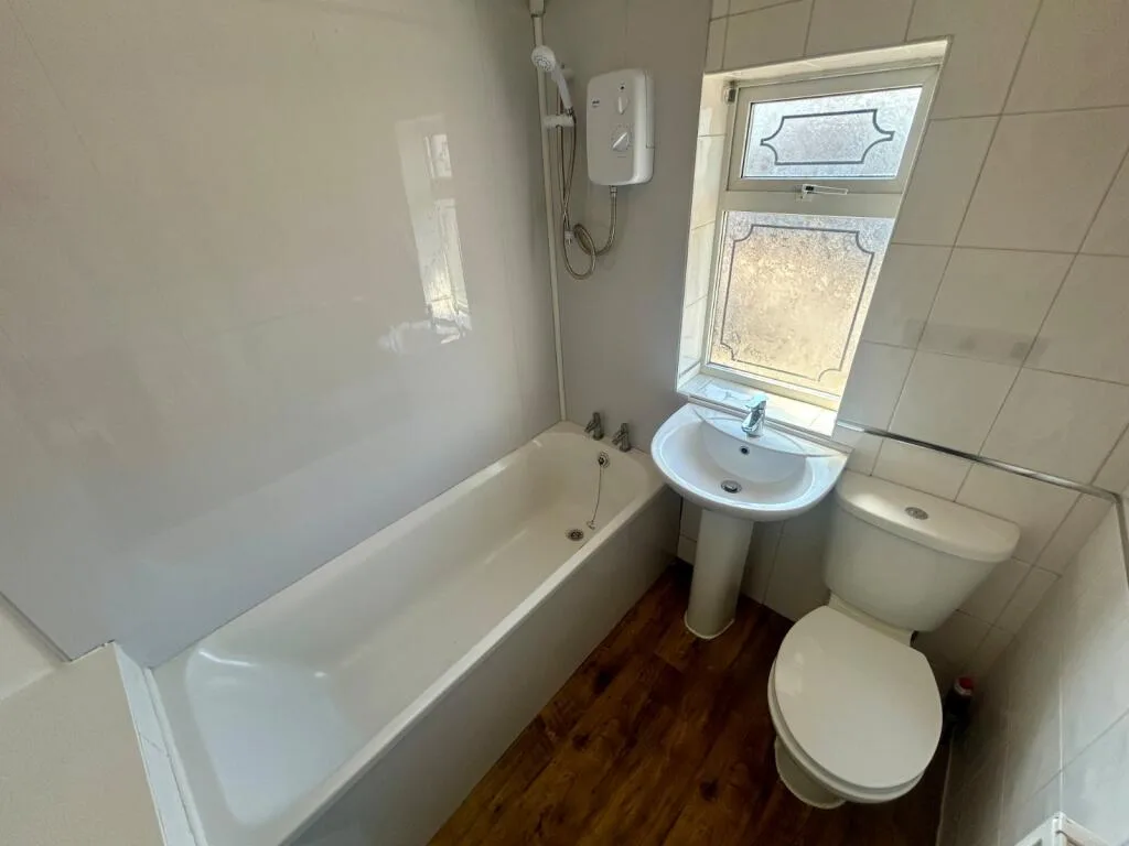 3 bedroom semi-detached house for rent