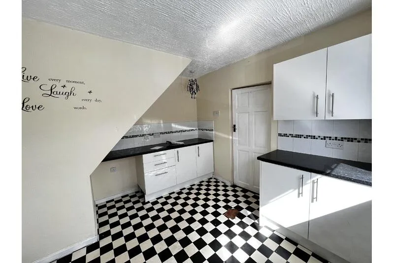 2 bedroom semi-detached house for rent