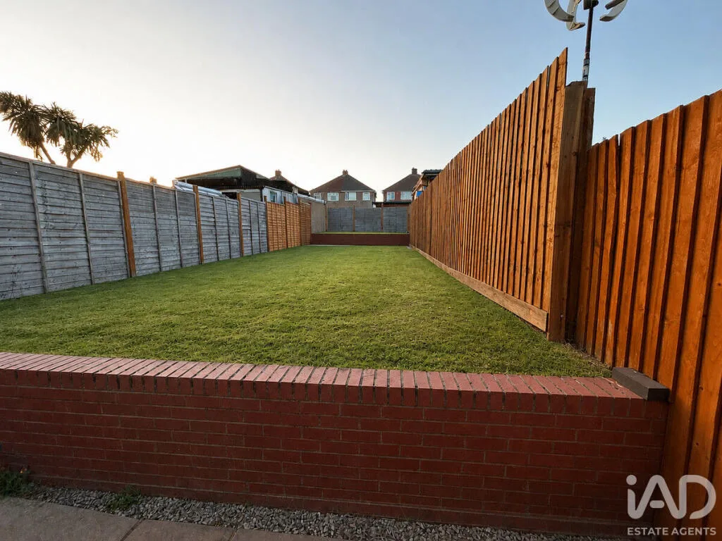 2 bedroom semi-detached house for rent