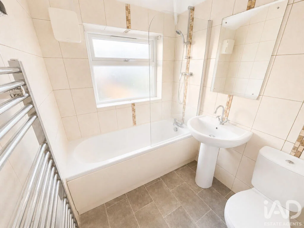 2 bedroom semi-detached house for rent
