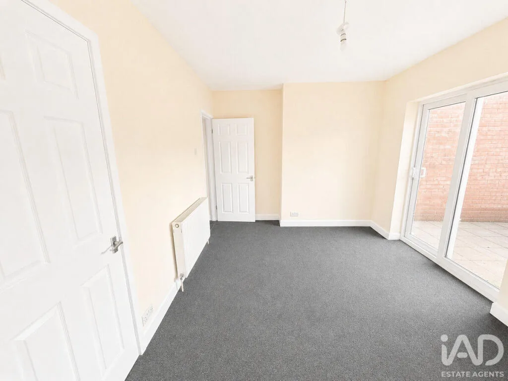 2 bedroom semi-detached house for rent