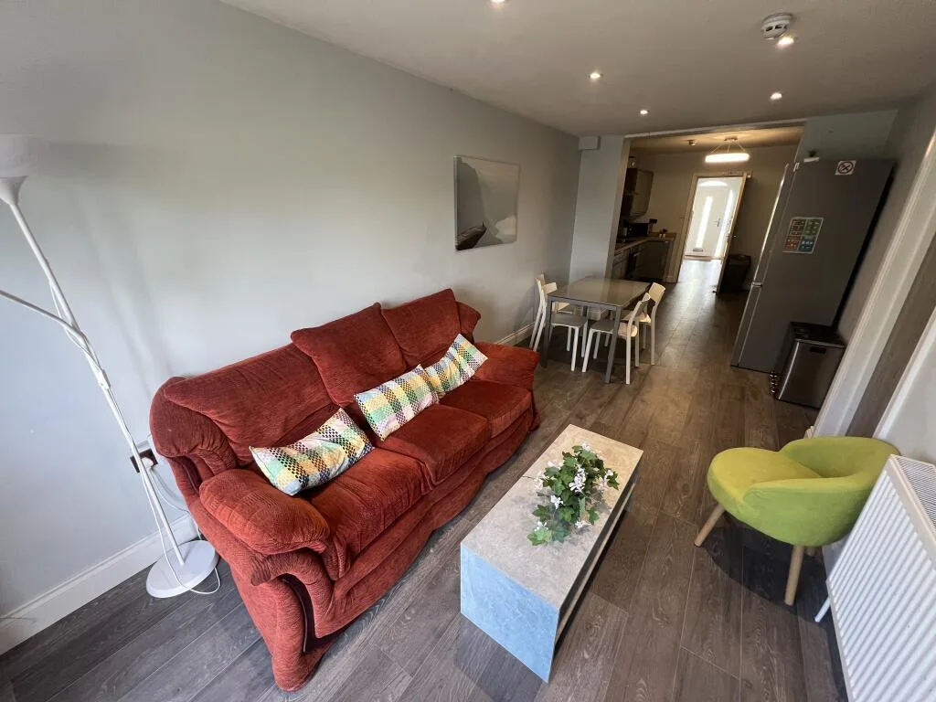 1 bedroom house share for rent