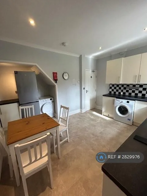 1 bedroom house share for rent