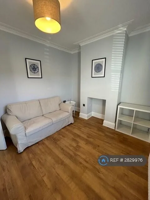 1 bedroom house share for rent