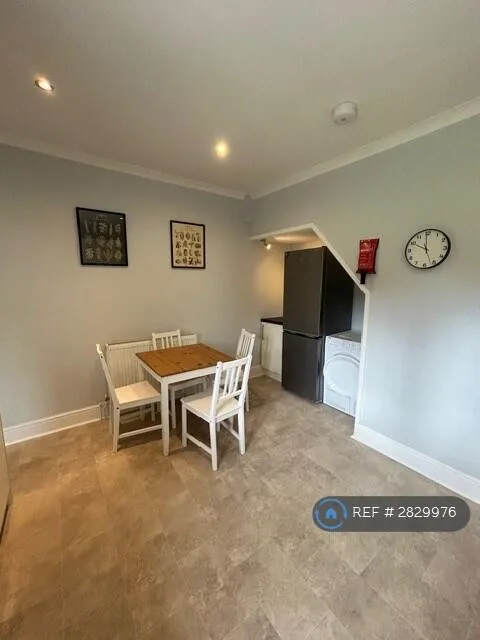 1 bedroom house share for rent