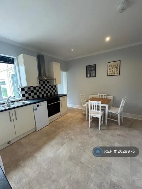 1 bedroom house share for rent