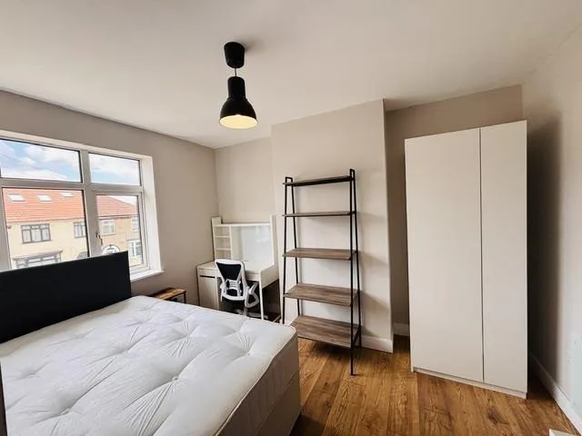 1 bedroom house share for rent