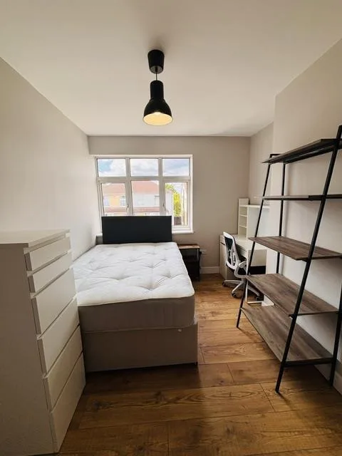 1 bedroom house share for rent