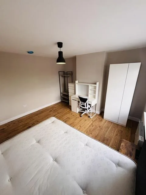 1 bedroom house share for rent
