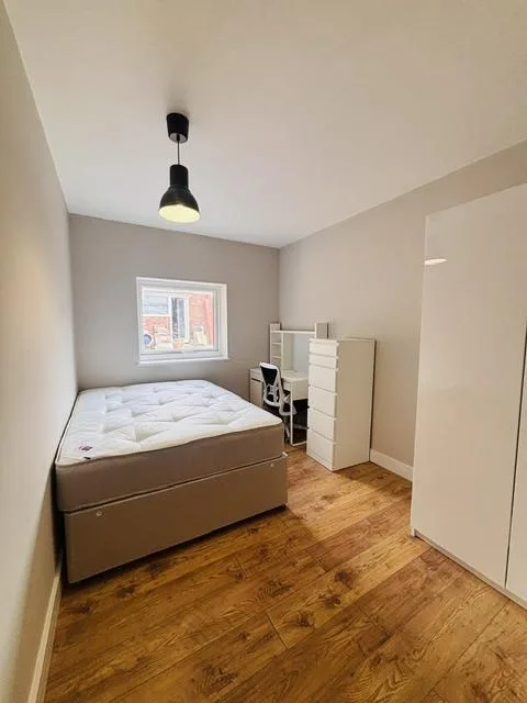 1 bedroom house share for rent
