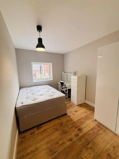 1 bedroom house share for rent