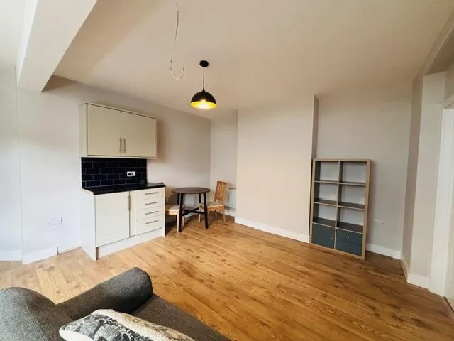 1 bedroom house share for rent