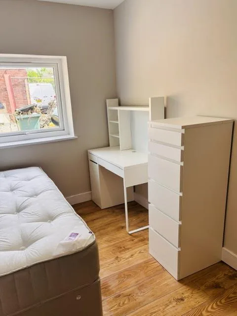 1 bedroom house share for rent