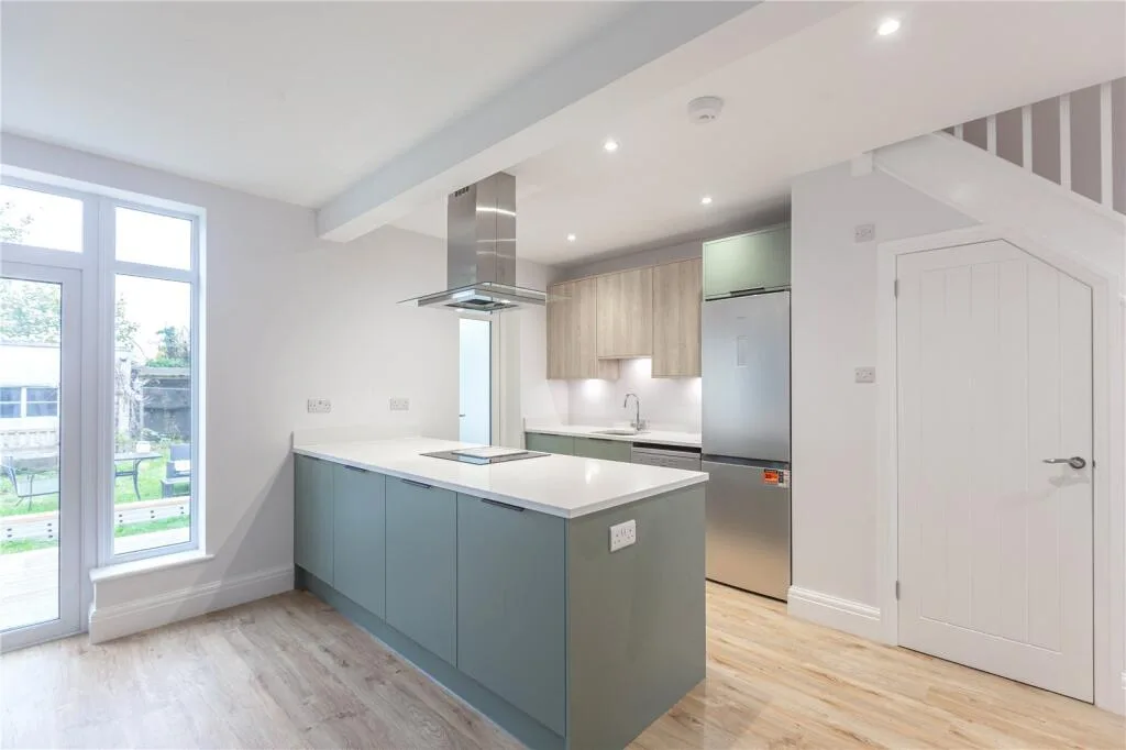3 bedroom semi-detached house for rent