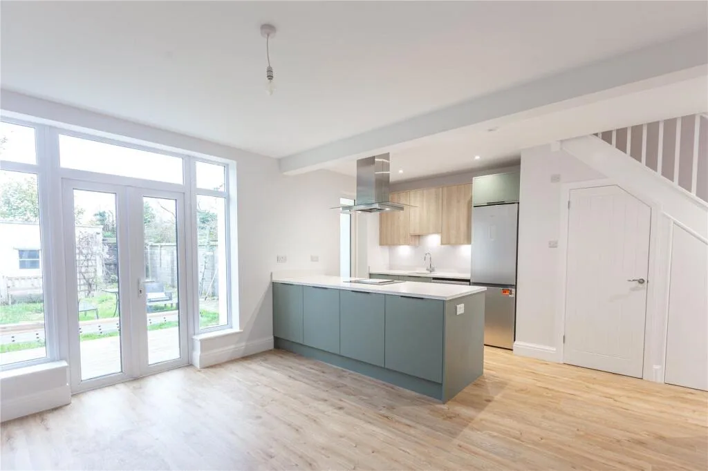 3 bedroom semi-detached house for rent