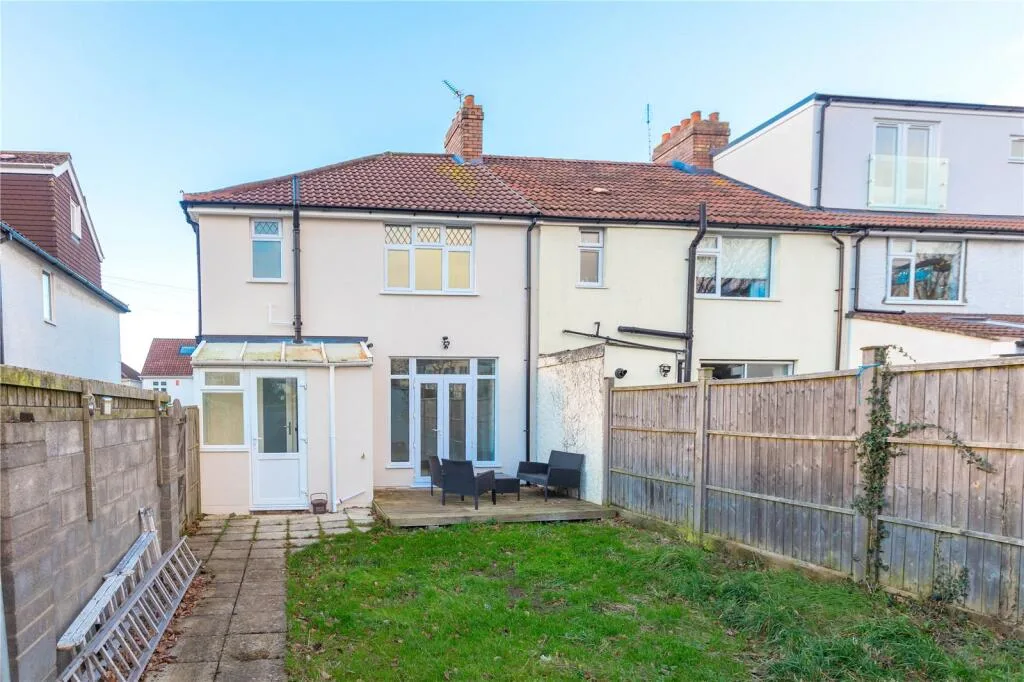 3 bedroom semi-detached house for rent