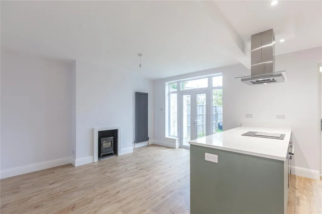 3 bedroom semi-detached house for rent
