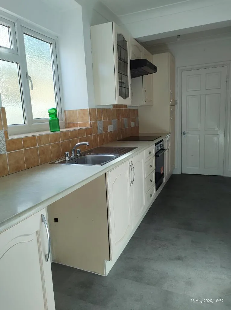 3 bedroom semi-detached house for rent