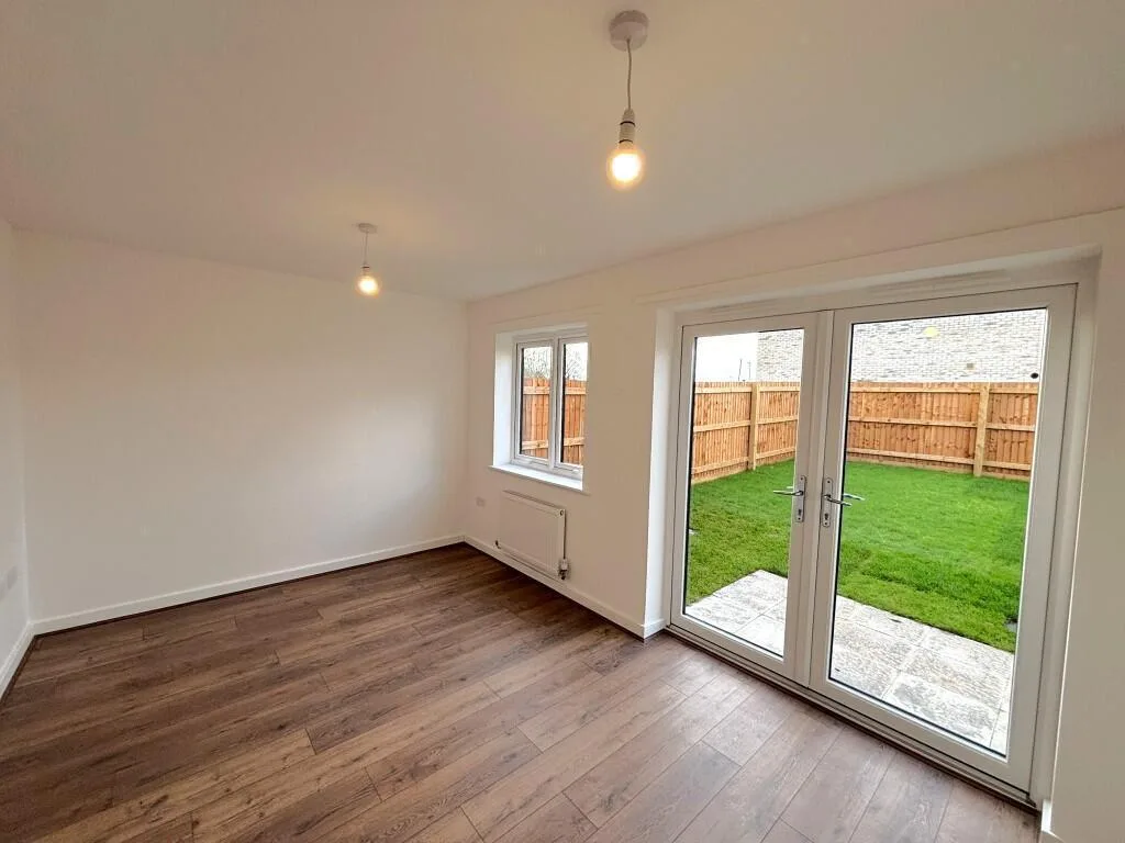4 bedroom semi-detached house for rent