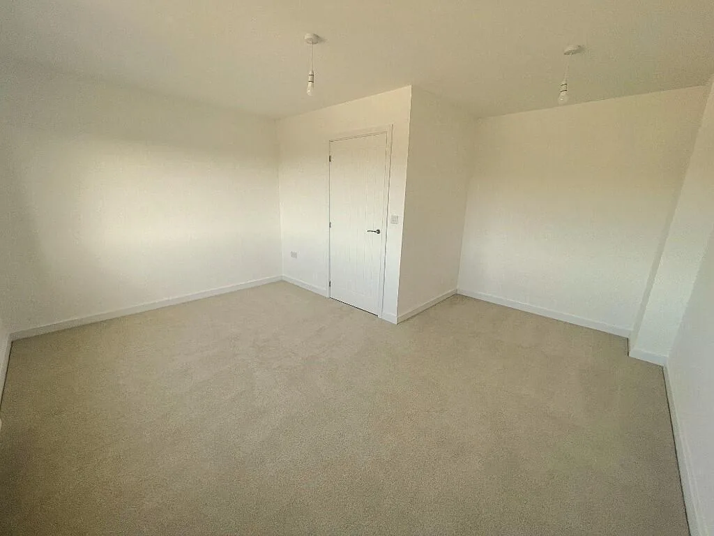 4 bedroom semi-detached house for rent