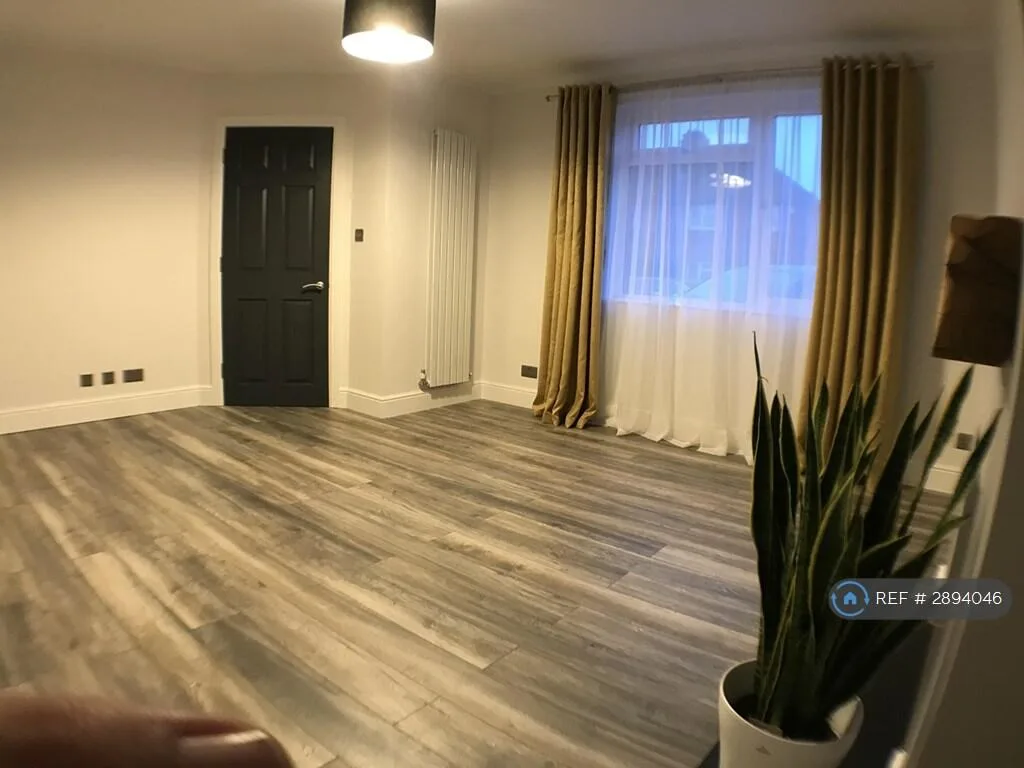 3 bedroom semi-detached house for rent