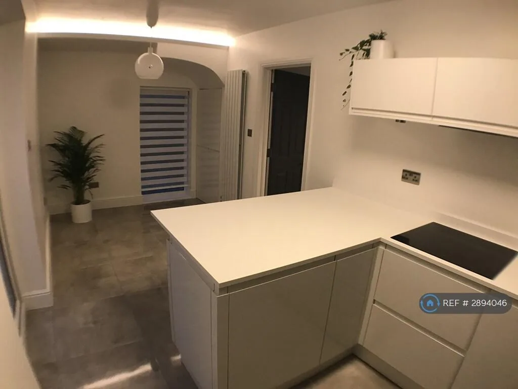 3 bedroom semi-detached house for rent