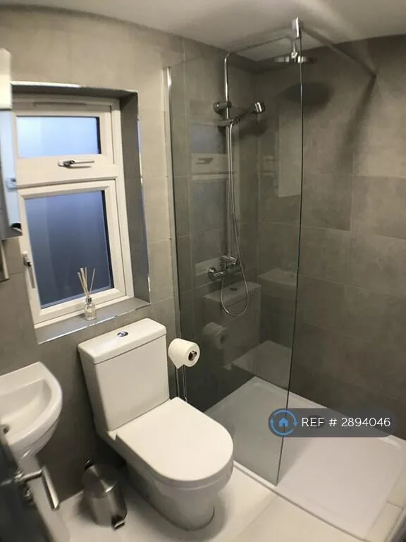 3 bedroom semi-detached house for rent