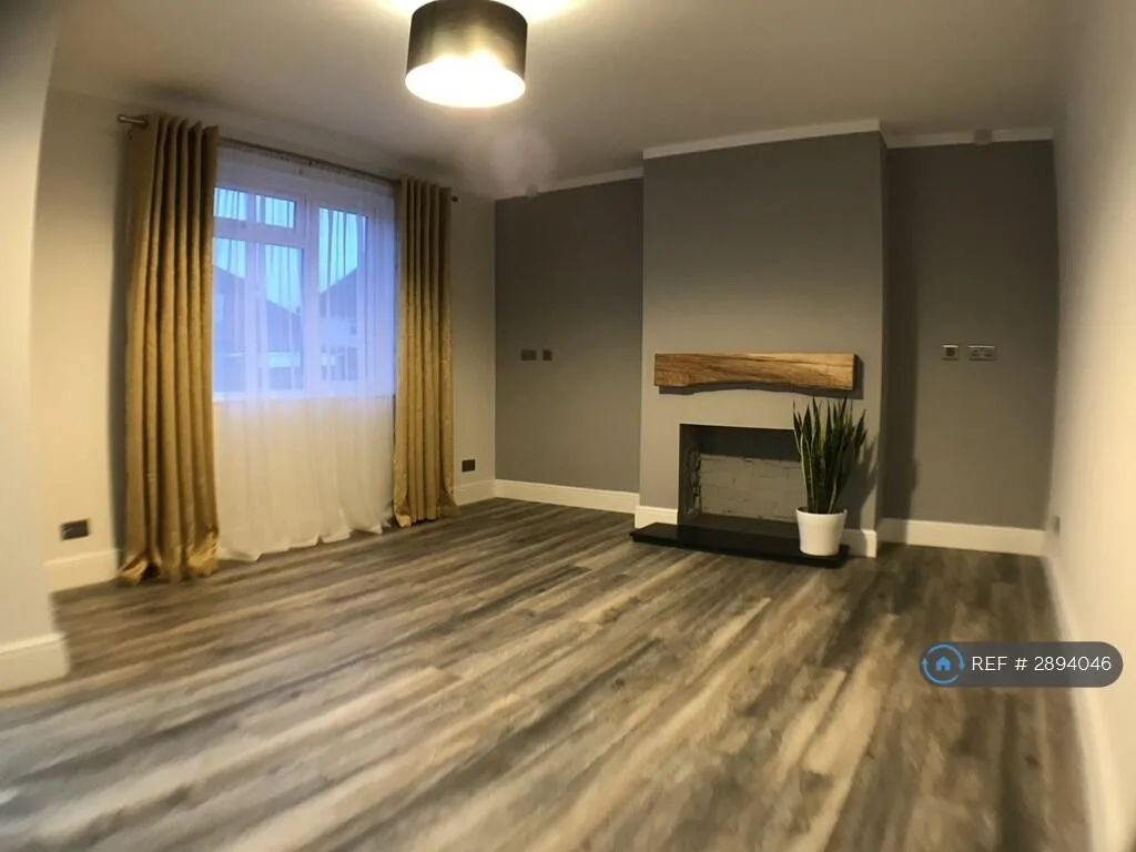3 bedroom semi-detached house for rent