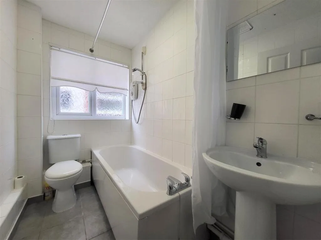 2 bedroom maisonette for rent