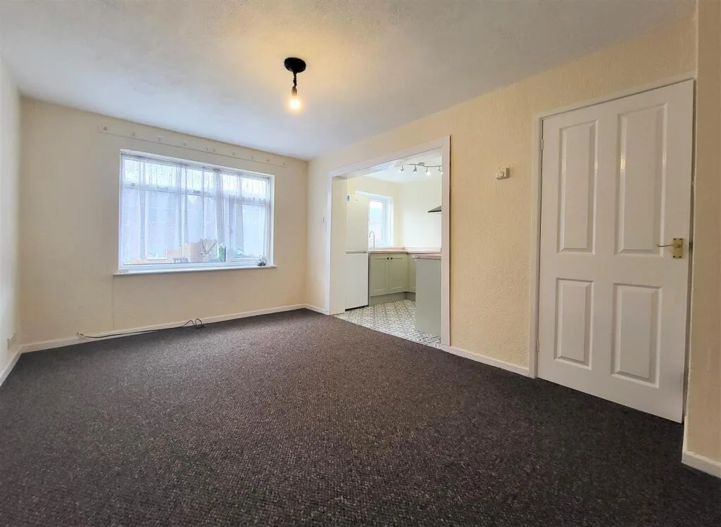 2 bedroom maisonette for rent