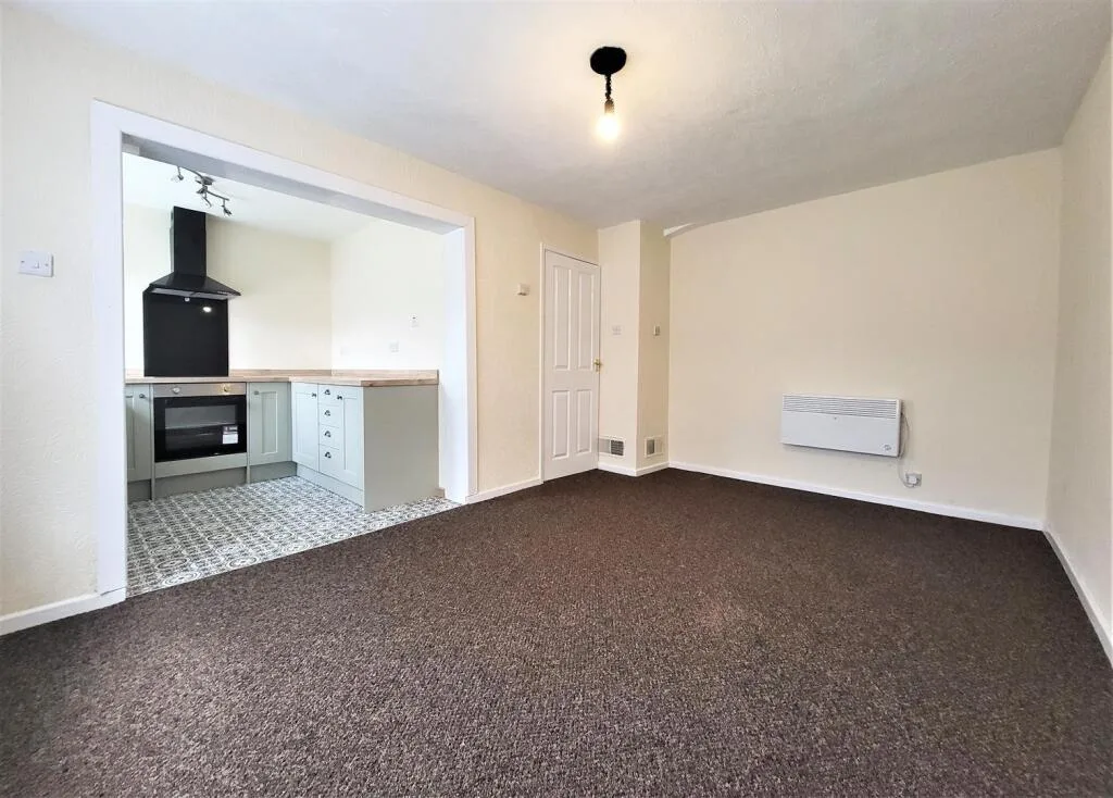 2 bedroom maisonette for rent