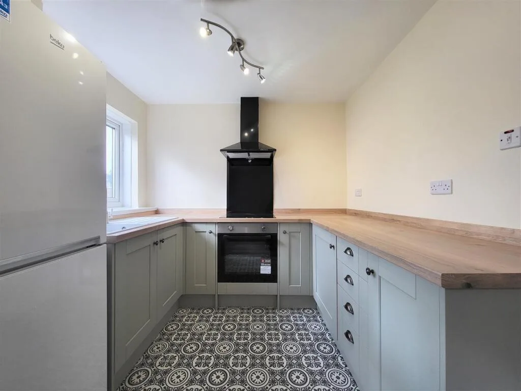 2 bedroom maisonette for rent
