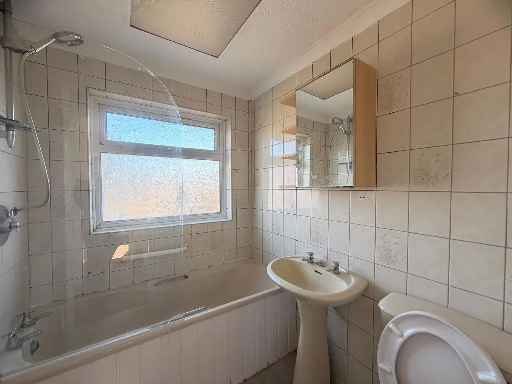 3 bedroom semi-detached house for rent
