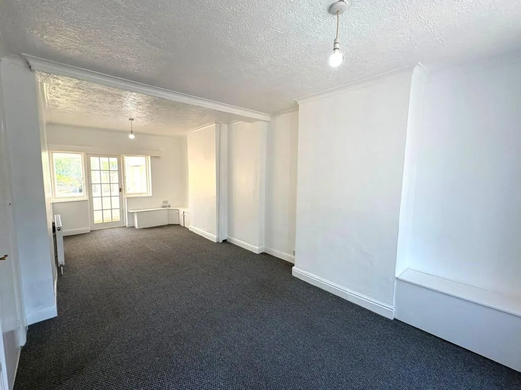 3 bedroom semi-detached house for rent