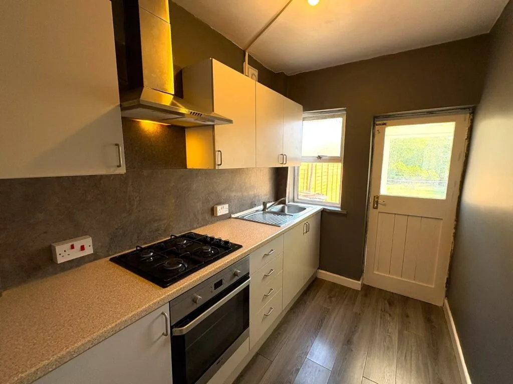 3 bedroom semi-detached house for rent