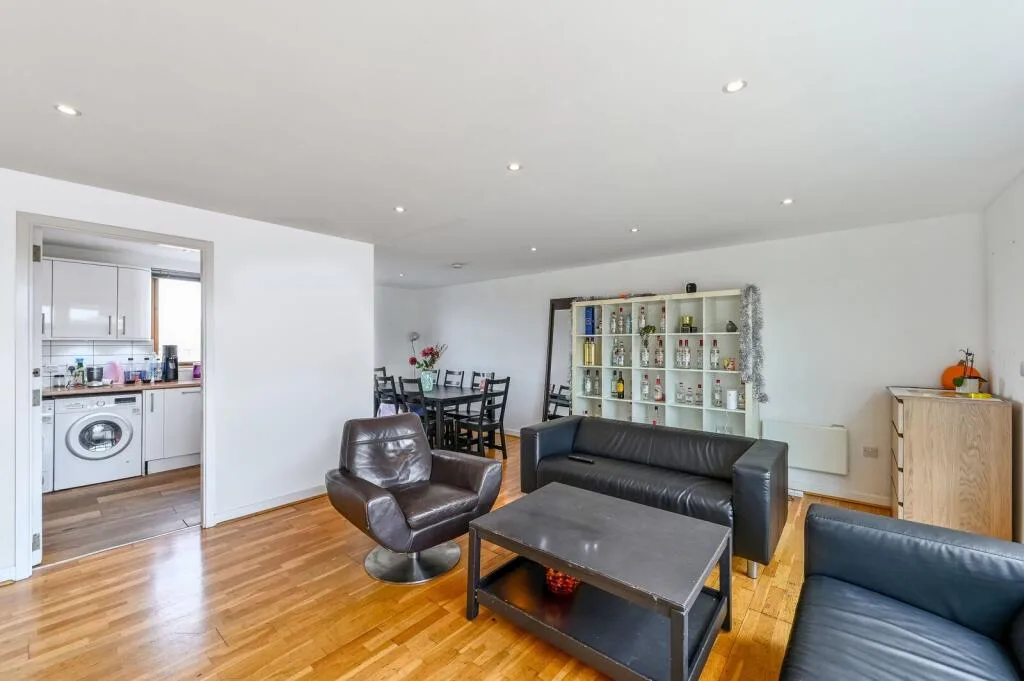 4 bedroom flat for rent