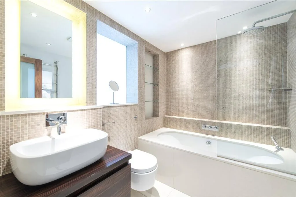 3 bedroom mews property for rent