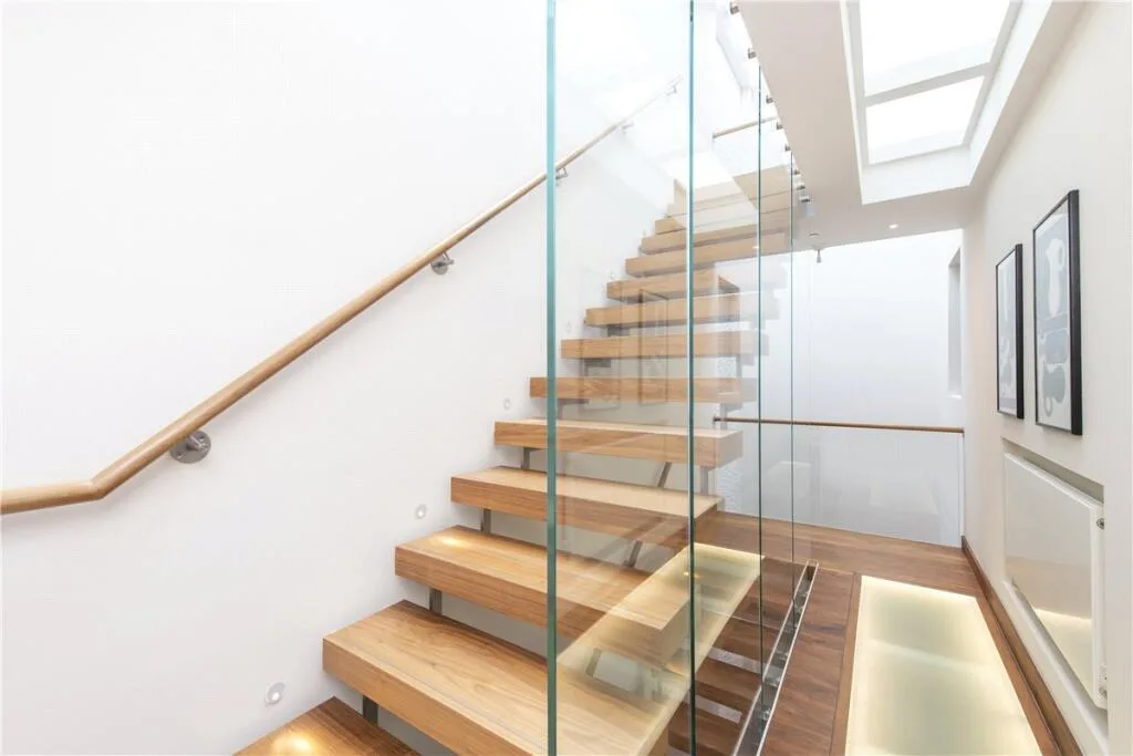 3 bedroom mews property for rent
