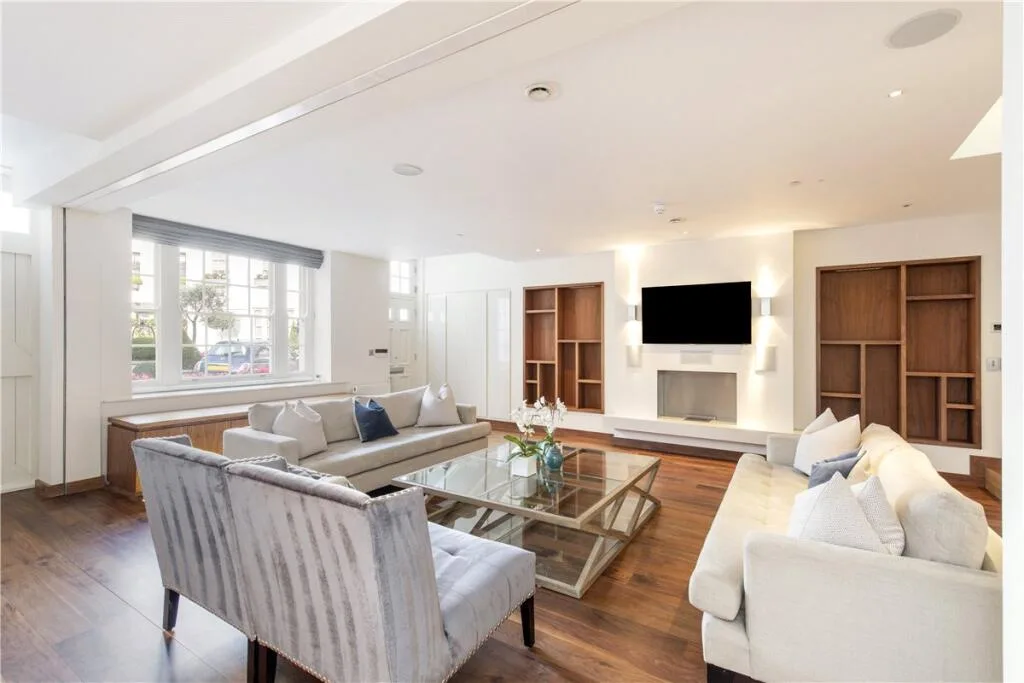 3 bedroom mews property for rent