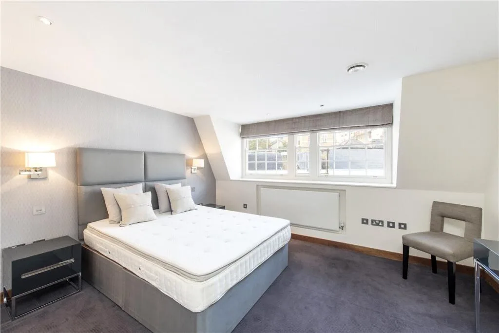 3 bedroom mews property for rent