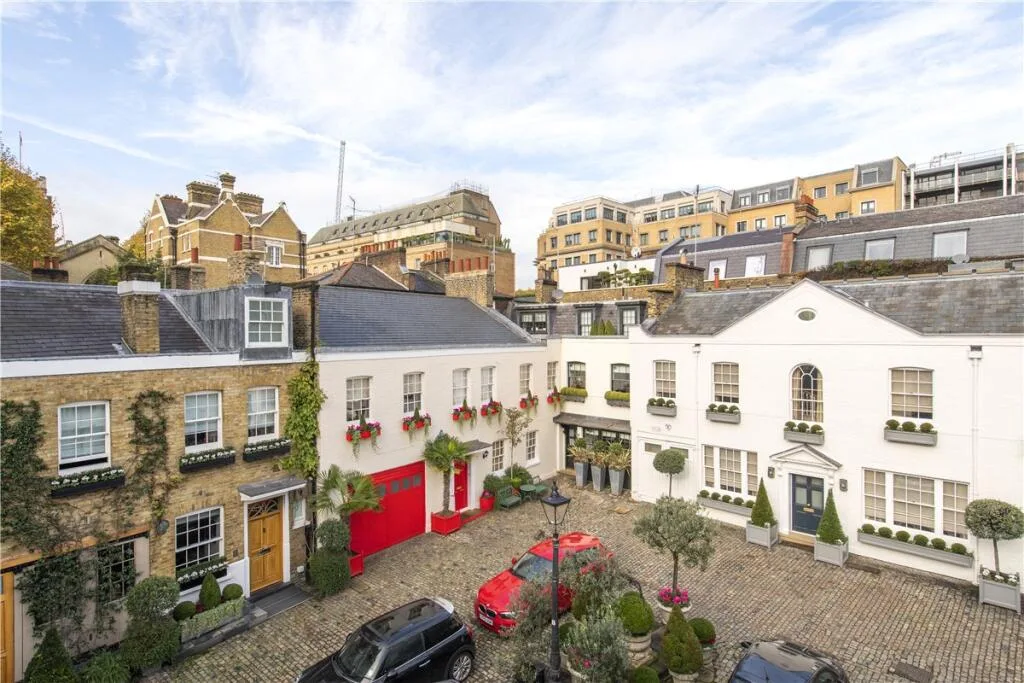 3 bedroom mews property for rent