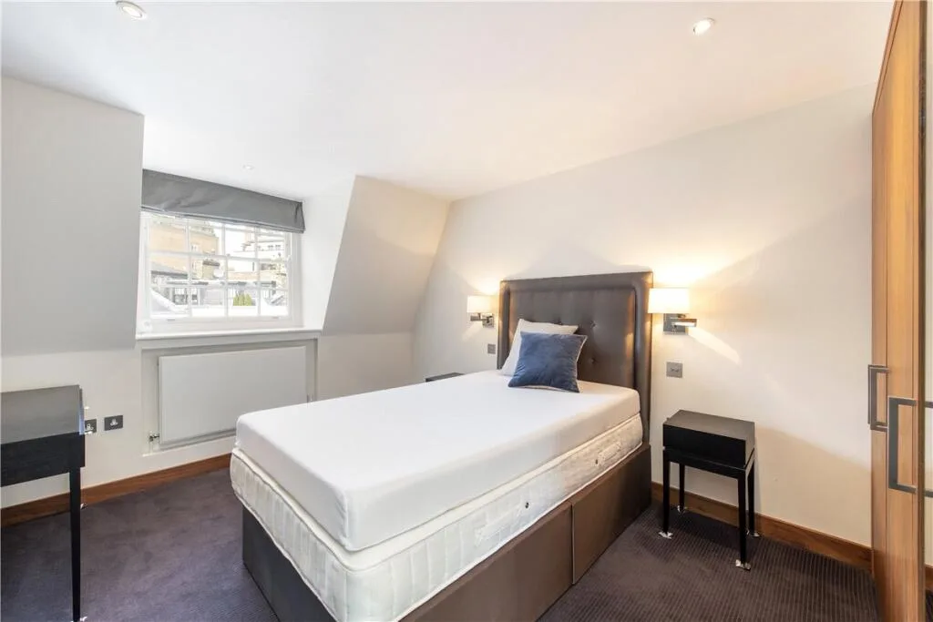 3 bedroom mews property for rent