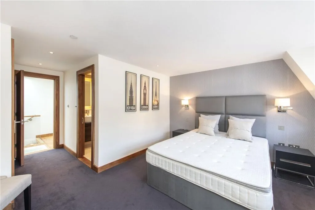 3 bedroom mews property for rent