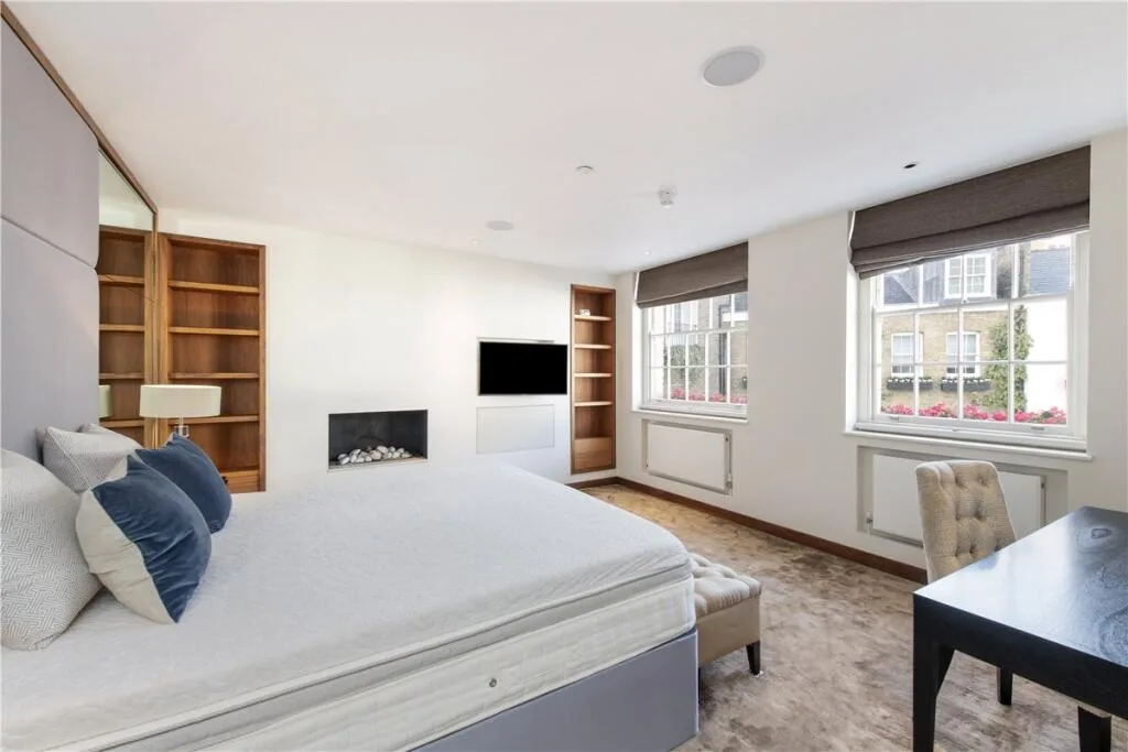 3 bedroom mews property for rent